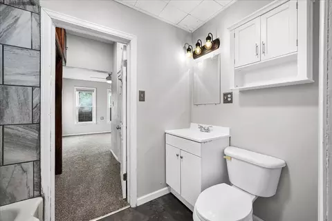 Bath - 610 Scott St, Bloomington, IL 61701 photo 2 of 2