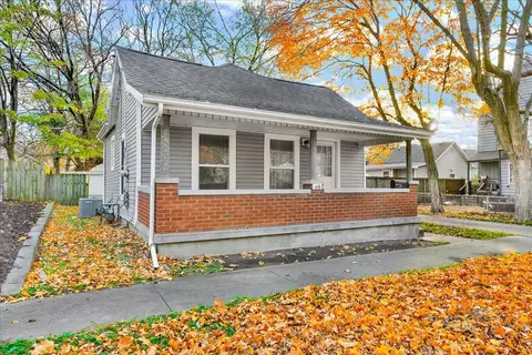 Exterior - 610 Scott St, Bloomington, IL 61701 photo 3 of 8
