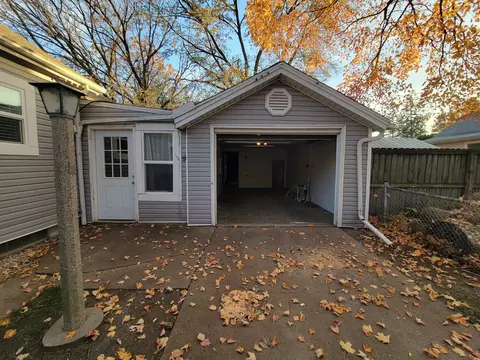 Exterior - 610 Scott St, Bloomington, IL 61701 photo 8 of 8