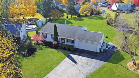 69 Alice St, Algonquin, IL 60102