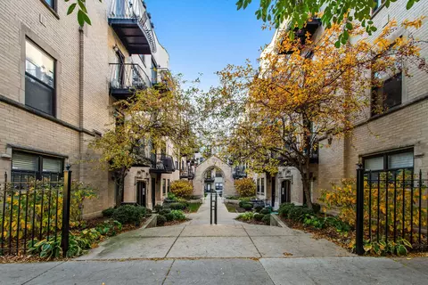 4444 N Damen Ave #4E, Chicago, IL 60625