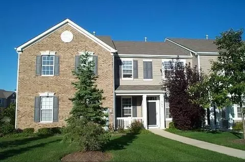 365 S Litchfield Dr, Round Lake, IL 60073