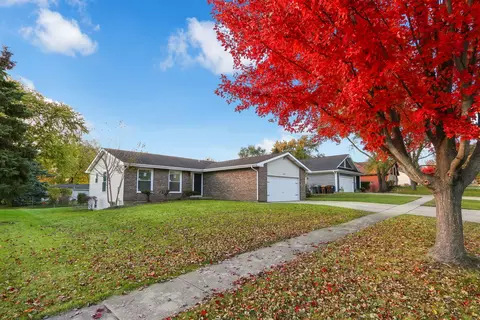 10615 Mathew St, Huntley, IL 60142