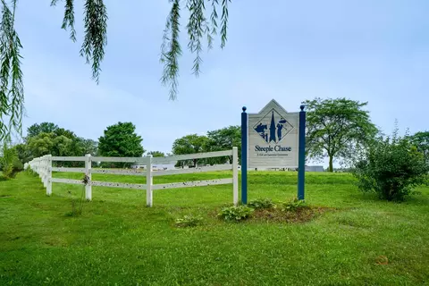 27473 N La Vista Dr, Mundelein, IL 60060
