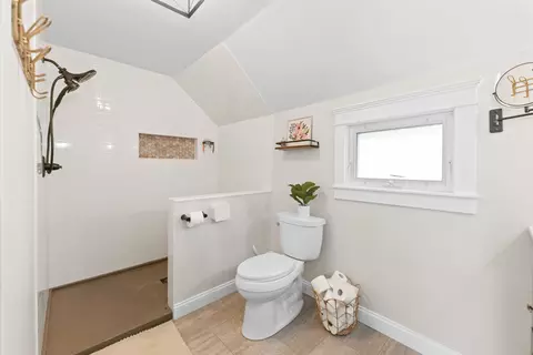 Bath - 705 Paddock Ave, Ashton, IL 61006 photo 3 of 5