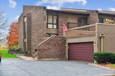 351 S Dominion Dr, Wood Dale, IL 60191
