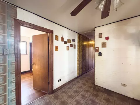 Entry Way - 7331 S Carpenter St, Chicago, IL 60621 photo 5 of 7