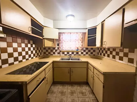 Kitchen - 7331 S Carpenter St, Chicago, IL 60621 photo 3 of 5