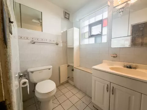 Bath - 7331 S Carpenter St, Chicago, IL 60621 photo 1 of 3