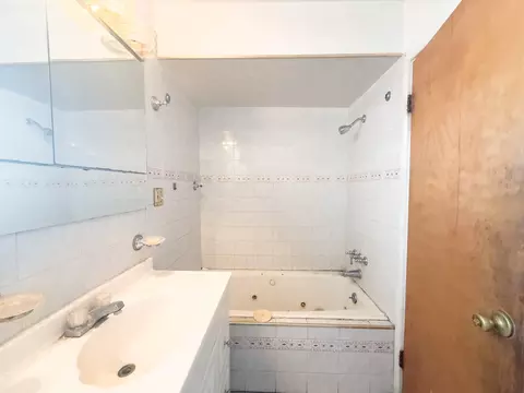 Bath - 7331 S Carpenter St, Chicago, IL 60621 photo 2 of 3