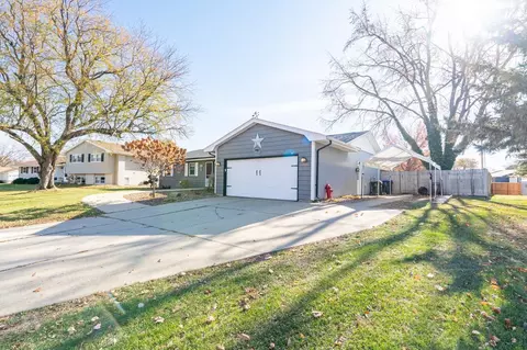 2907 Pheasant Run, Bloomington, IL 61704 photo 2