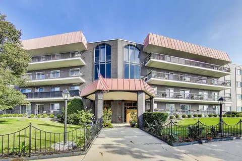 4840 Foster St #107, Skokie, IL 60077