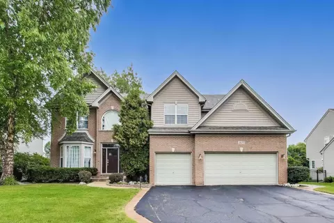 1677 Driftwood Ln, Crystal Lake, IL 60014