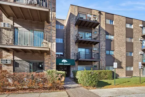 8905 Knight Ave #211, Des Plaines, IL 60016