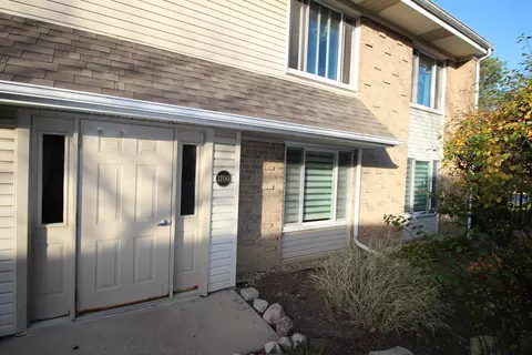 1700 Robin Ln #1D, Hoffman Estates, IL 60169 photo 2