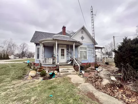 315 W Main St, Oakland, IL 61943