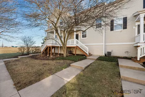 1526 Grand Dr #5, Dekalb, IL 60115