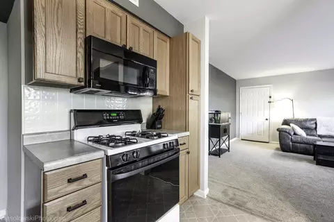 Kitchen - 145 Ann Ct #A, Bartlett, IL 60103 photo 6 of 6