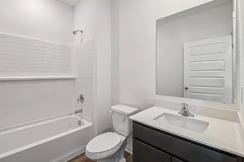 Bath - 809 Mesa Ln, Pingree Grove, IL 60140 photo 1 of 3