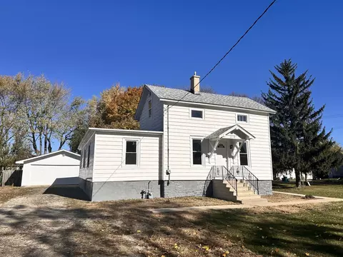 210 W Hall St, Leland, IL 60531