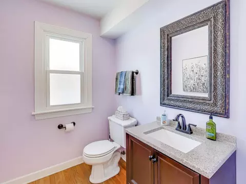 Bath - 660 Robin Rdg, Elgin, IL 60123 photo 1 of 5