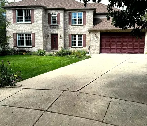 Exterior - 660 Robin Rdg, Elgin, IL 60123 photo 4 of 4
