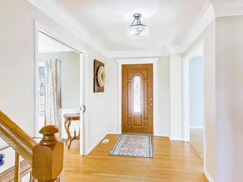 Entry Way - 660 Robin Rdg, Elgin, IL 60123 photo 1 of 1