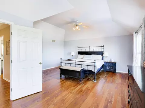 Bedroom - 660 Robin Rdg, Elgin, IL 60123 photo 1 of 2
