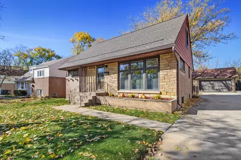 18418 Clyde Rd, Homewood, IL 60430