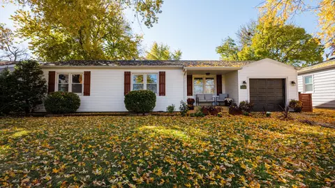 1811 E Lincoln St, Bloomington, IL 61701