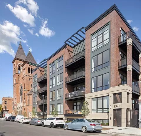1340 W Chestnut St #301, Chicago, IL 60642