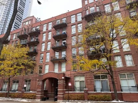 550 N Kingsbury St #316, Chicago, IL 60654