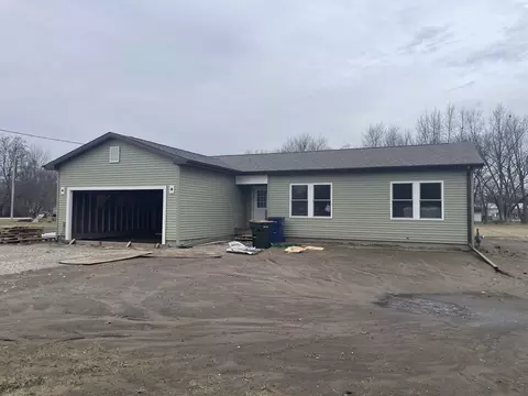 Exterior - 386 W 3rd St, Braidwood, IL 60408 photo 4 of 14