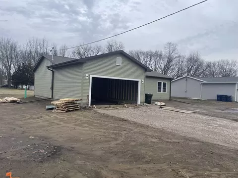 Exterior - 386 W 3rd St, Braidwood, IL 60408 photo 3 of 14