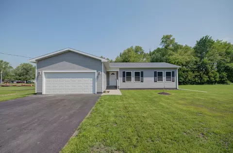 Exterior - 386 W 3rd St, Braidwood, IL 60408 photo 8 of 14