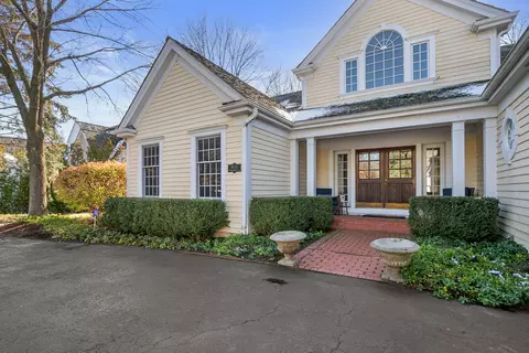 1835 W North Pond Ln, Lake Forest, IL 60045