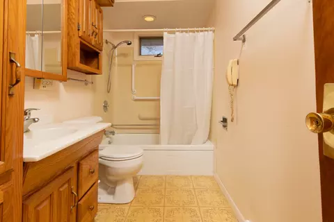 Bath - 24 Sunset Dr, Cary, IL 60013 photo 1 of 1