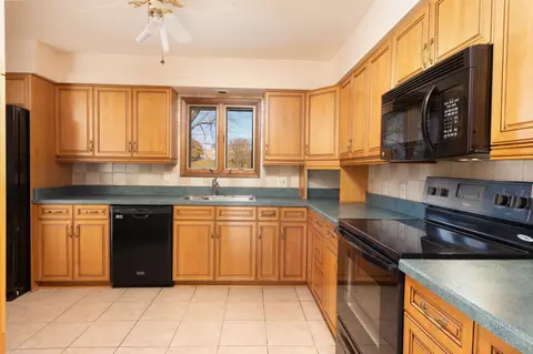 Kitchen - 24 Sunset Dr, Cary, IL 60013 photo 2 of 4