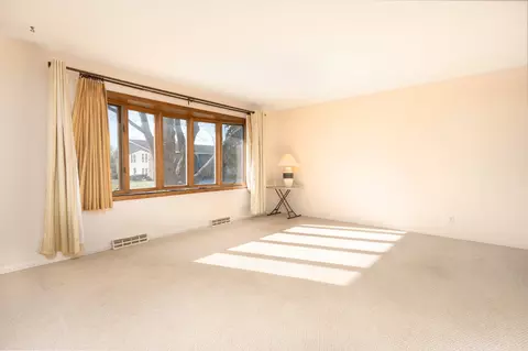 Living - 24 Sunset Dr, Cary, IL 60013 photo 2 of 3