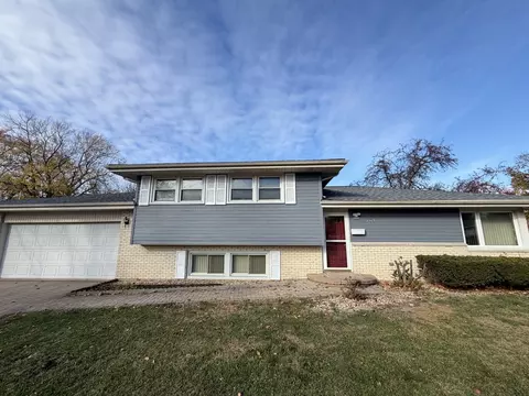 701 Terry Dr, Joliet, IL 60435