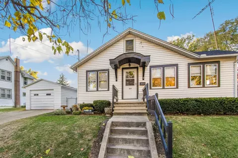 1017 S Galena Ave, Dixon, IL 61021