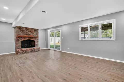 Living - 1245 Winaki Trl, Algonquin, IL 60102 photo 9 of 9