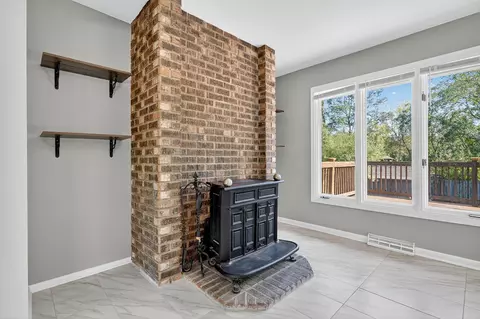 Living - 1245 Winaki Trl, Algonquin, IL 60102 photo 6 of 9