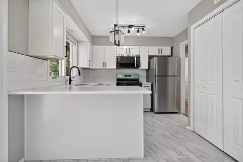 Kitchen - 1245 Winaki Trl, Algonquin, IL 60102 photo 2 of 4