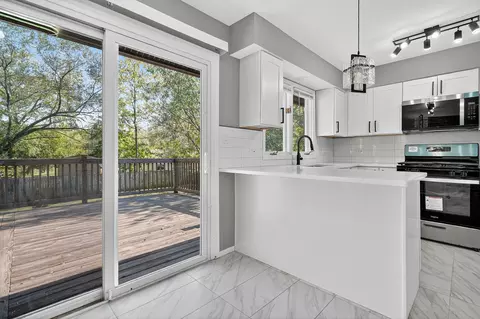 Kitchen - 1245 Winaki Trl, Algonquin, IL 60102 photo 1 of 4