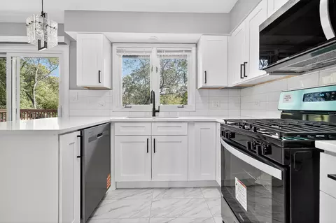 Kitchen - 1245 Winaki Trl, Algonquin, IL 60102 photo 4 of 4