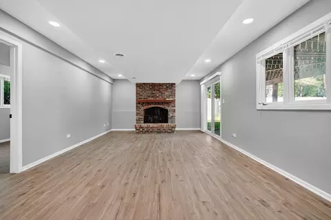 Living - 1245 Winaki Trl, Algonquin, IL 60102 photo 8 of 9