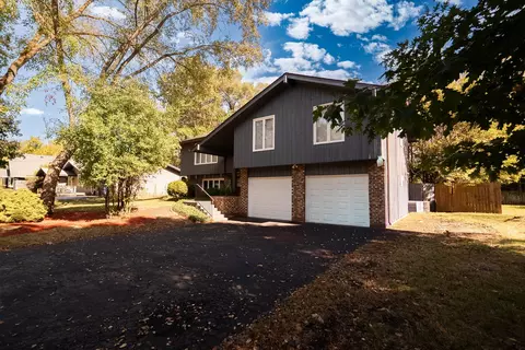 1245 Winaki Trl, Algonquin, IL 60102
