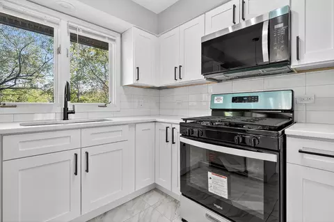 Kitchen - 1245 Winaki Trl, Algonquin, IL 60102 photo 3 of 4