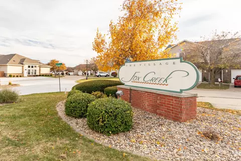 18 Misty Ln, Bloomington, IL 61705